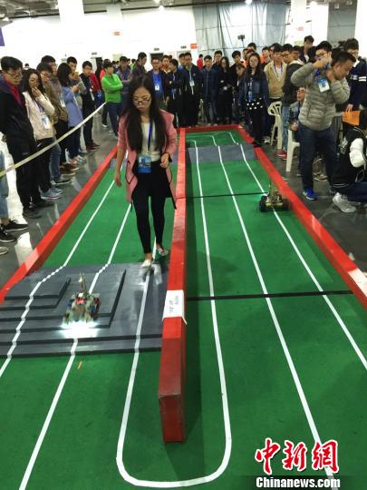 2016中国机器人大赛长沙开幕 近1200支队伍同场竞技 -2016中国机器人大赛长沙开幕 近1200支队伍同场竞技-