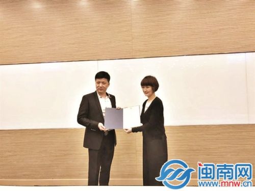 香港大学为常青藤创新总裁班举行结业典礼现场图